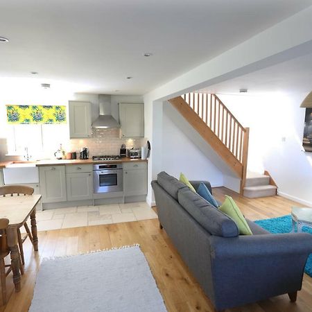 4A Dolphin Close Apartment Лайм Риджис Екстериор снимка
