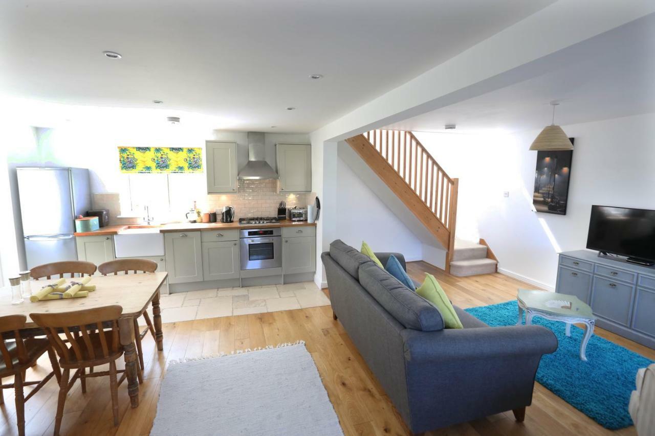 4A Dolphin Close Apartment Лайм Риджис Екстериор снимка