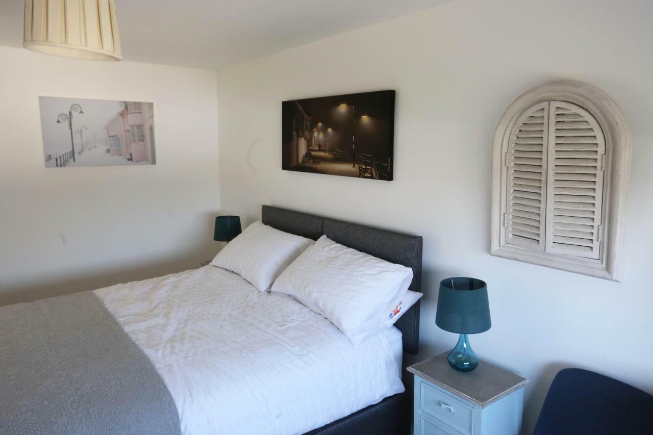 4A Dolphin Close Apartment Лайм Риджис Екстериор снимка